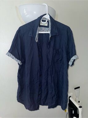 Casual Short-Sleeve Navy Shirt with Patterned Trim